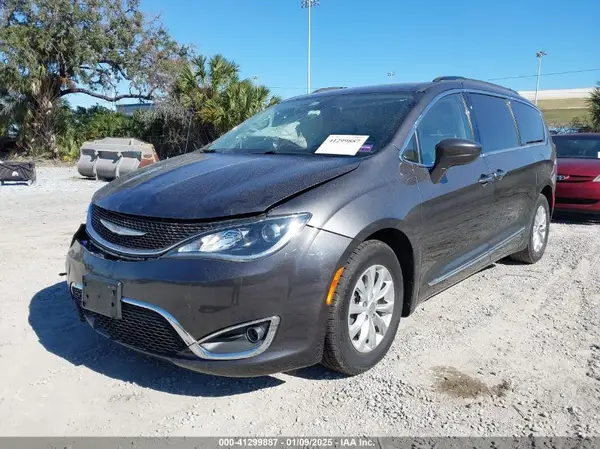 2C4RC1BG2HR741427 2017 CHRYSLER PACIFICA - Image 2