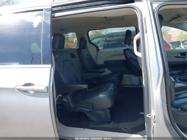 2C4RC1BG2HR743601 2017 CHRYSLER PACIFICA - Image 8
