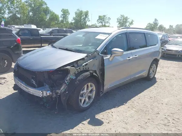 2C4RC1BG2HR756722 2017 CHRYSLER PACIFICA - Image 2