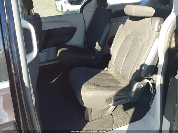 2C4RC1BG2HR777375 2017 CHRYSLER PACIFICA - Image 8