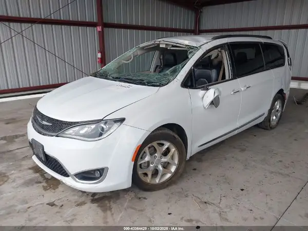 2C4RC1BG2HR785024 2017 CHRYSLER PACIFICA - Image 2