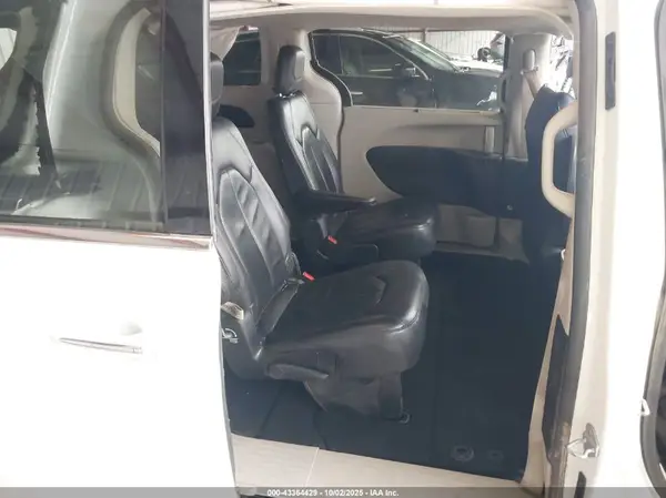 2C4RC1BG2HR785024 2017 CHRYSLER PACIFICA - Image 8