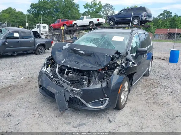 2C4RC1BG2HR794726 2017 CHRYSLER PACIFICA - Image 2