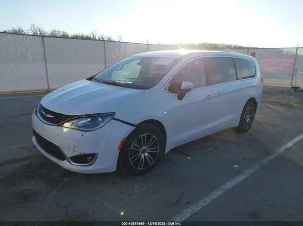 2C4RC1BG2HR796086 2017 CHRYSLER PACIFICA - Image 2