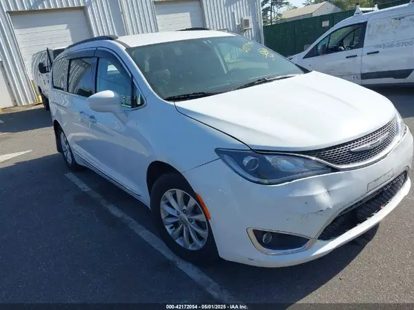 2C4RC1BG2HR803084 2017 CHRYSLER PACIFICA - Image 1