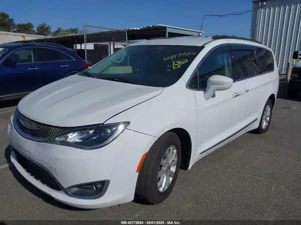 2C4RC1BG2HR803084 2017 CHRYSLER PACIFICA - Image 2