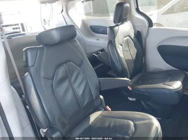 2C4RC1BG2HR803084 2017 CHRYSLER PACIFICA - Image 8