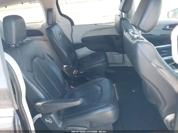 2C4RC1BG2HR810004 2017 CHRYSLER PACIFICA - Image 8