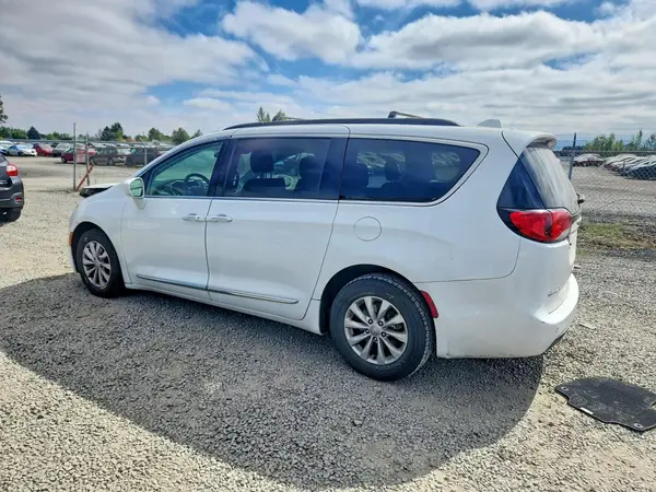 2C4RC1BG2HR815929 2017 CHRYSLER PACIFICA - Image 2