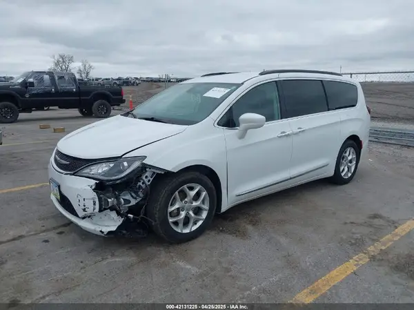 2C4RC1BG2HR820516 2017 CHRYSLER PACIFICA - Image 2