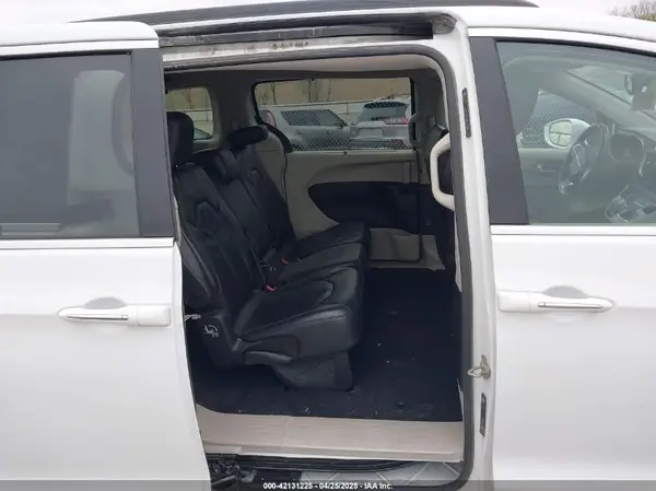 2C4RC1BG2HR820516 2017 CHRYSLER PACIFICA - Image 8