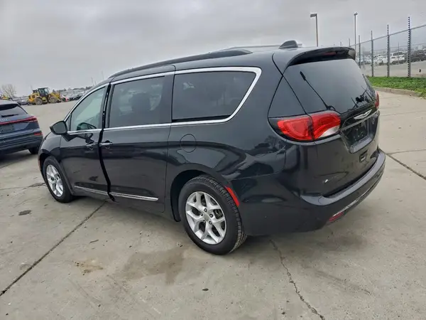 2C4RC1BG2HR820855 2017 CHRYSLER PACIFICA - Image 2