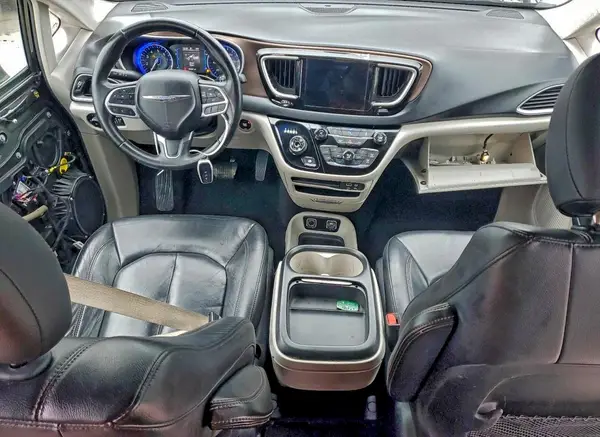 2C4RC1BG2HR820855 2017 CHRYSLER PACIFICA - Image 8