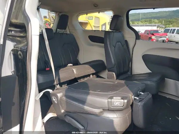 2C4RC1BG2HR821049 2017 CHRYSLER PACIFICA - Image 8
