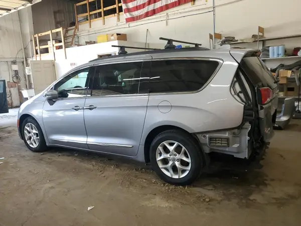 2C4RC1BG2HR823268 2017 CHRYSLER PACIFICA - Image 2