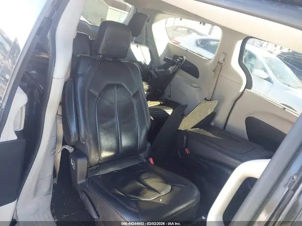2C4RC1BG2HR832004 2017 CHRYSLER PACIFICA - Image 8