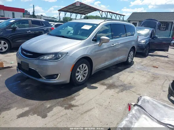 2C4RC1BG2HR832102 2017 CHRYSLER PACIFICA - Image 2