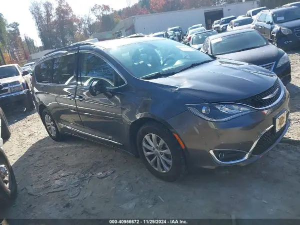 2C4RC1BG2HR832603 2017 CHRYSLER PACIFICA - Image 1