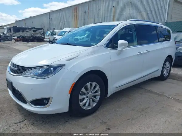 2C4RC1BG2JR103975 2018 CHRYSLER PACIFICA - Image 2