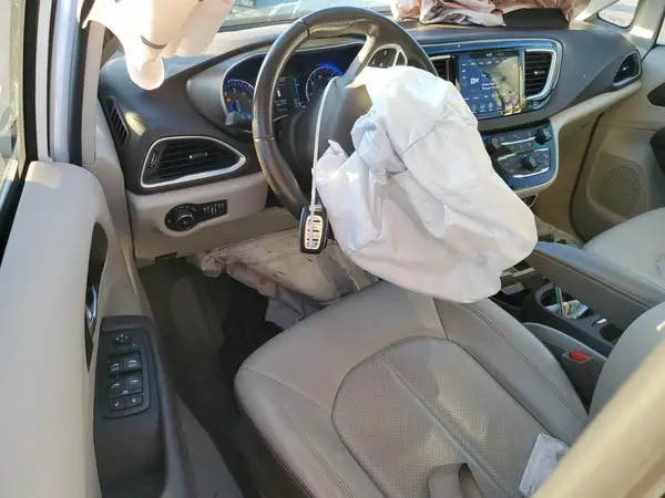 2C4RC1BG2JR107444 2018 CHRYSLER PACIFICA - Image 8