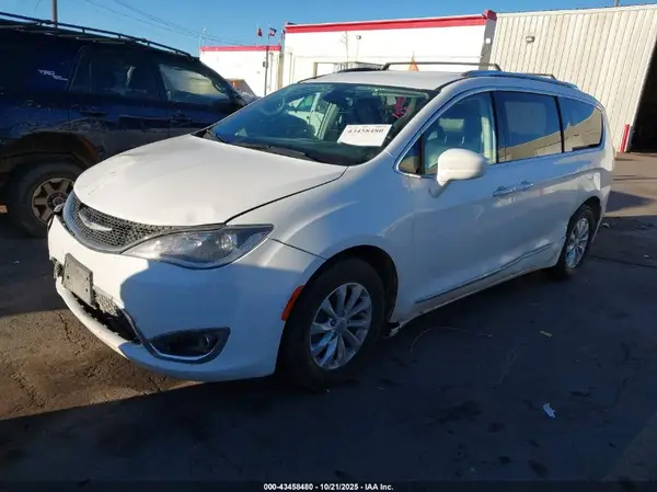 2C4RC1BG2JR110246 2018 CHRYSLER PACIFICA - Image 2