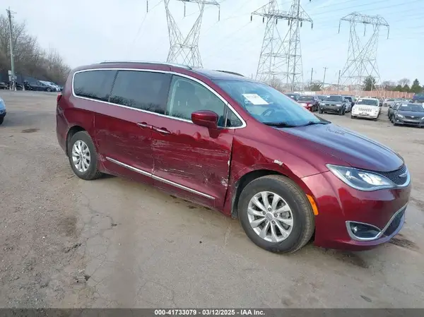 2C4RC1BG2JR110490 2018 CHRYSLER PACIFICA - Image 1