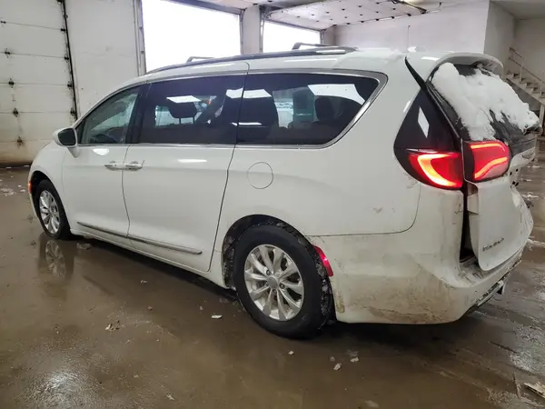 2C4RC1BG2JR113776 2018 CHRYSLER PACIFICA - Image 2
