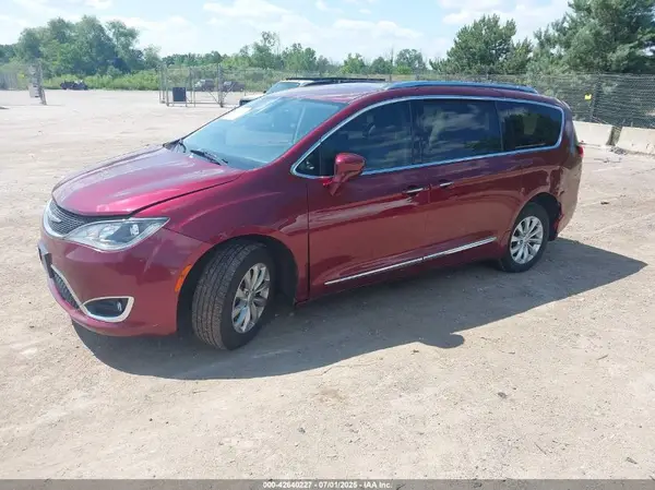 2C4RC1BG2JR119187 2018 CHRYSLER PACIFICA - Image 2