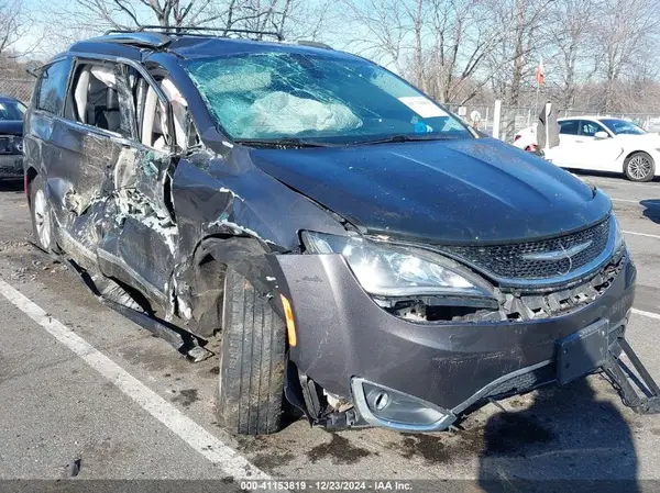 2C4RC1BG2JR119707 2018 CHRYSLER PACIFICA - Image 1