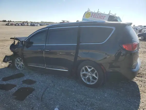 2C4RC1BG2JR128021 2018 CHRYSLER PACIFICA - Image 2