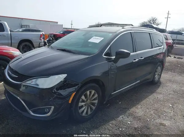 2C4RC1BG2JR132425 2018 CHRYSLER PACIFICA - Image 2