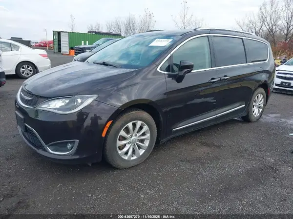 2C4RC1BG2JR142064 2018 CHRYSLER PACIFICA - Image 2