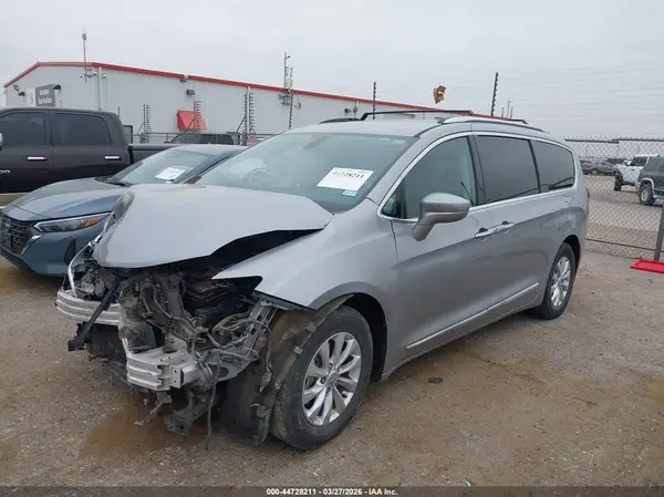 2C4RC1BG2JR142341 2018 CHRYSLER PACIFICA - Image 2