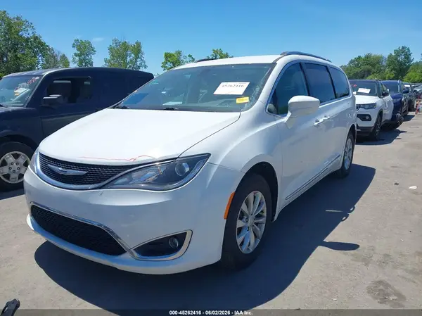 2C4RC1BG2JR142517 2018 CHRYSLER PACIFICA - Image 2