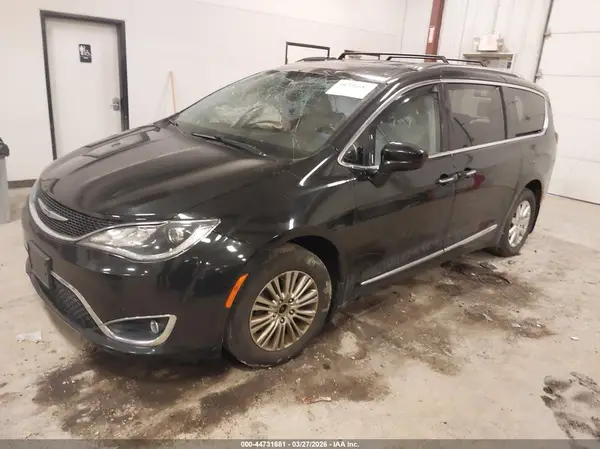 2C4RC1BG2JR142615 2018 CHRYSLER PACIFICA - Image 2