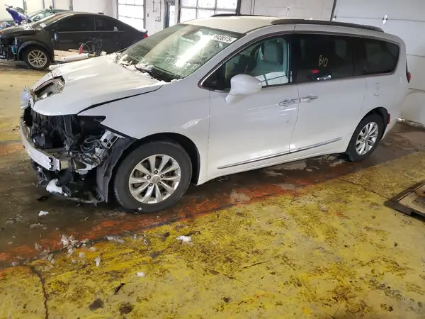 2C4RC1BG2JR142842 2018 CHRYSLER PACIFICA - Image 1