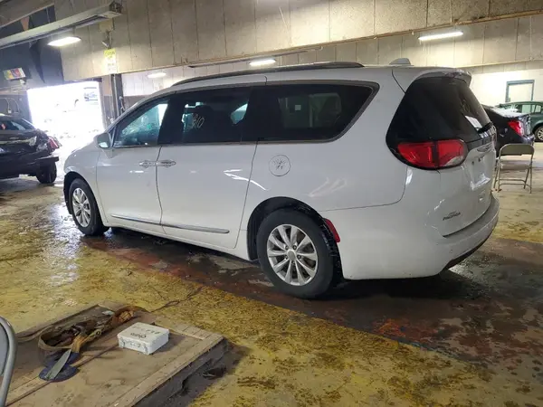 2C4RC1BG2JR142842 2018 CHRYSLER PACIFICA - Image 2