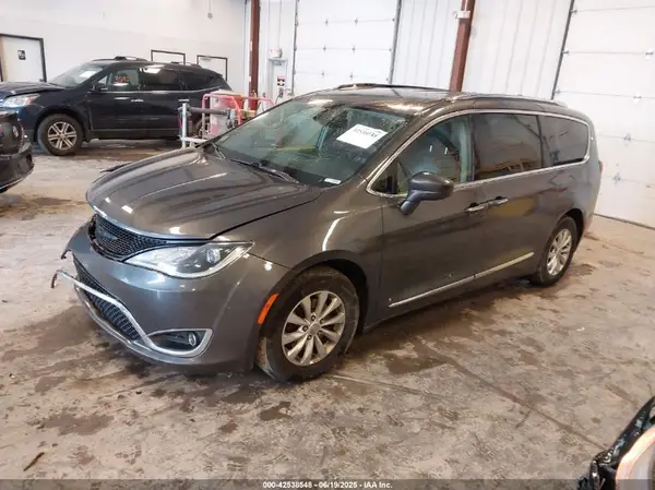2C4RC1BG2JR152044 2018 CHRYSLER PACIFICA - Image 2
