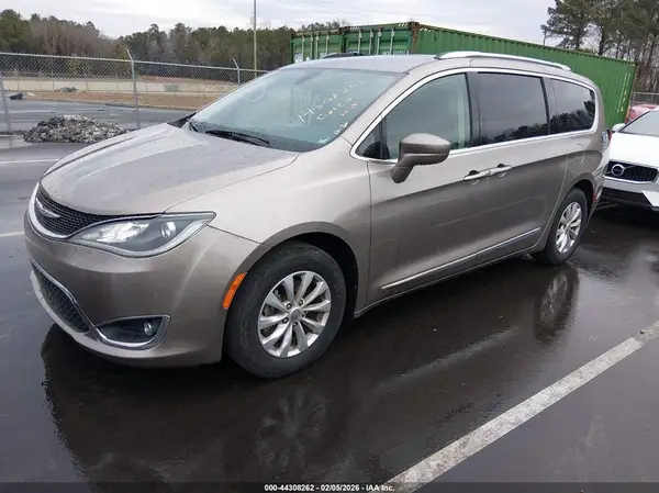 2C4RC1BG2JR153906 2018 CHRYSLER PACIFICA - Image 2
