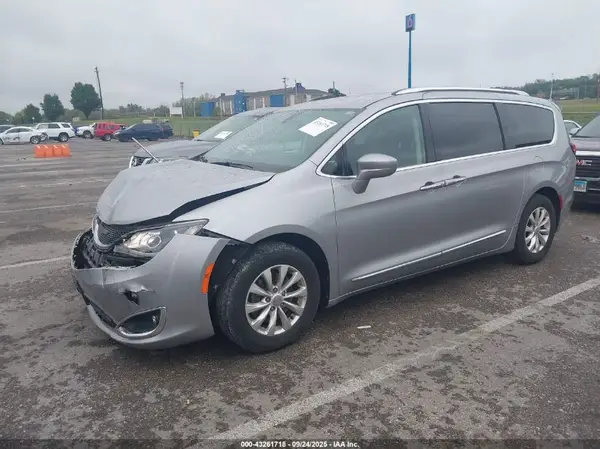 2C4RC1BG2JR154053 2018 CHRYSLER PACIFICA - Image 2