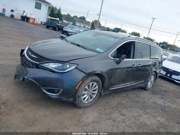 2C4RC1BG2JR155378 2018 CHRYSLER PACIFICA - Image 2