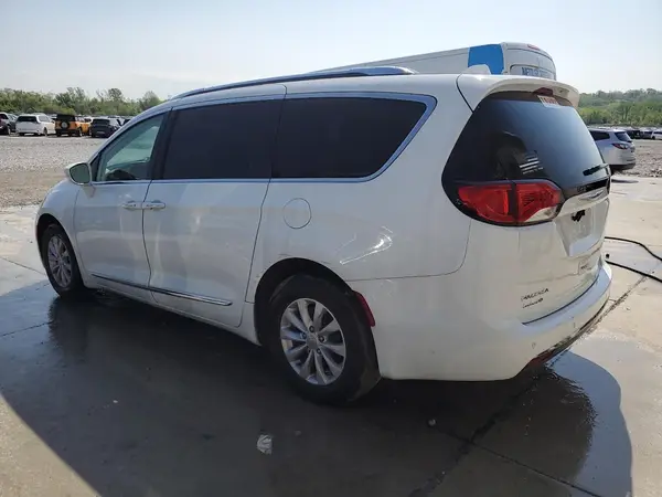 2C4RC1BG2JR185867 2018 CHRYSLER PACIFICA - Image 2