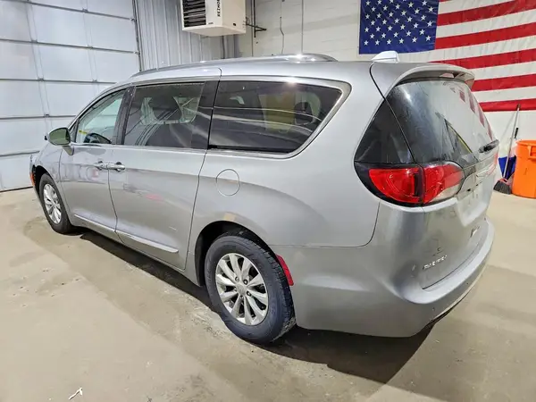 2C4RC1BG2JR185996 2018 CHRYSLER PACIFICA - Image 2