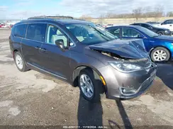 2C4RC1BG2JR194522 2018 CHRYSLER PACIFICA