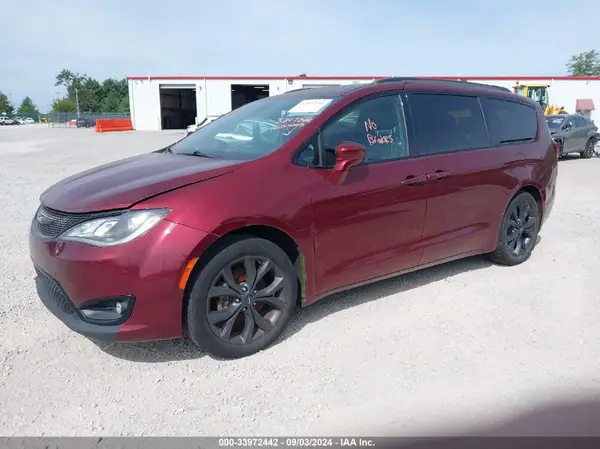 2C4RC1BG2JR198005 2018 CHRYSLER PACIFICA - Image 2