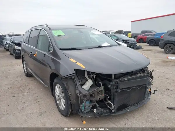 2C4RC1BG2JR211089 2018 CHRYSLER PACIFICA - Image 1