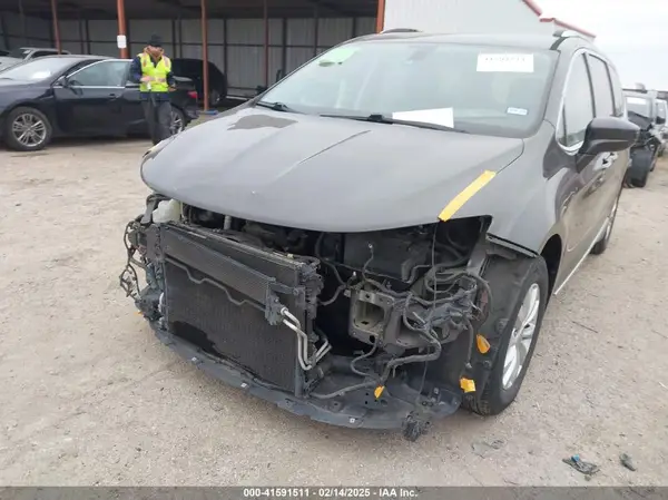 2C4RC1BG2JR211089 2018 CHRYSLER PACIFICA - Image 2