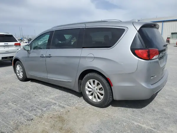 2C4RC1BG2JR217233 2018 CHRYSLER PACIFICA - Image 2