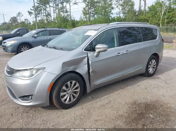 2C4RC1BG2JR217734 2018 CHRYSLER PACIFICA - Image 2