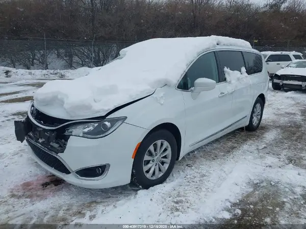 2C4RC1BG2JR233657 2018 CHRYSLER PACIFICA - Image 2